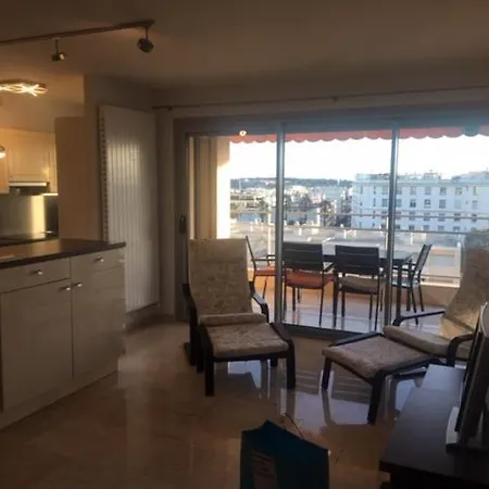 Pac6 - One Bedroom - Sea View Terracce